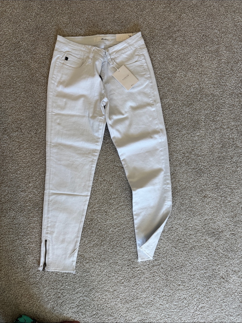 Kut from the Kloth White Skinny Ankle Jeans with Zipper